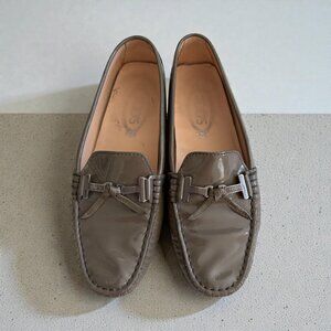 TODS Taupe Patent Leather Driving Loafers Flats Shoes Size 38 / US 8